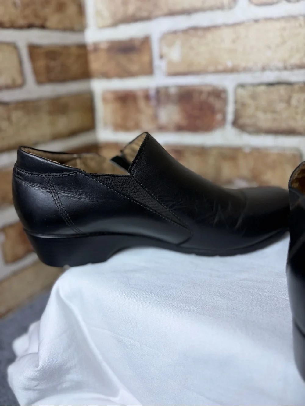 Taos Footwear classic black